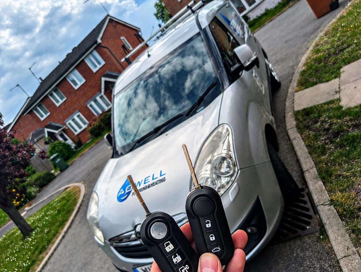 Mobile auto locksmith completing a job